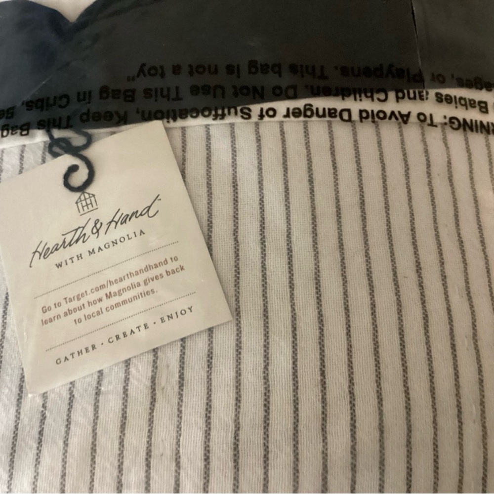 Micro stripe Quilt Sour Cream & Railroad Gray